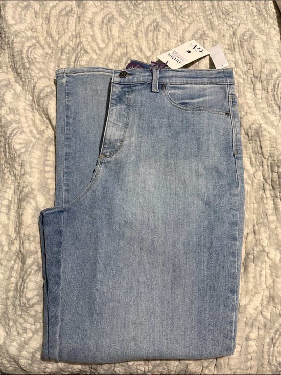 Gloria Vanderbilt Denim - Gloria Vanderbilt Women's Straight Light Blue Jeans